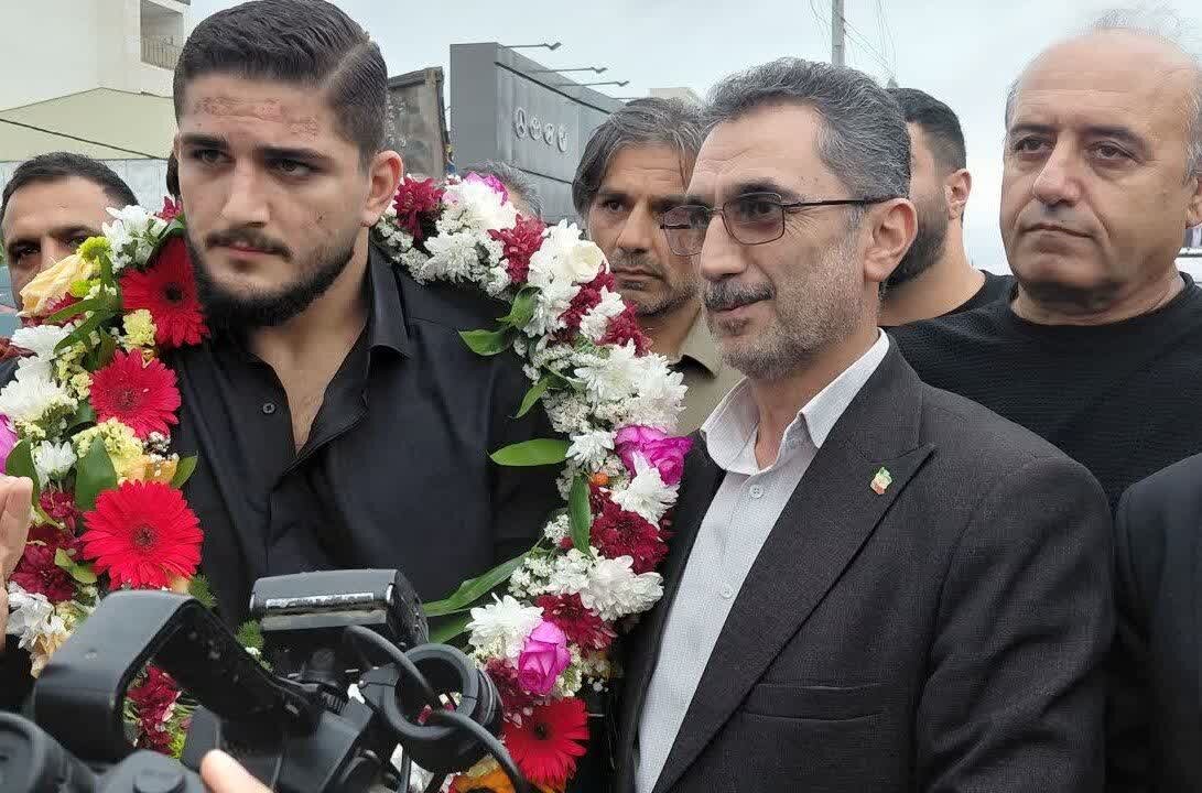 ابوالفضل رحمانی؛ قهرمان جهانی کشتی آزاد در لاسوگاس مورد استقبال مردم آمل قرار گرفت